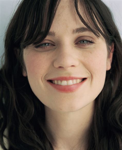 Deschanel's lawyer filed her financial information with the courts. Зоуи Дешанель - Zooey Deschanel фото №279970