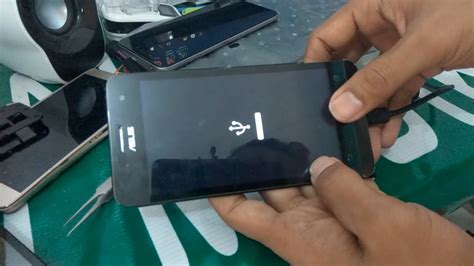 I had the usb logo with a white line underneat display several times on my original zenfone 5. Tutorial Flashing zenfone 5 usb logo, bootloop - YouTube