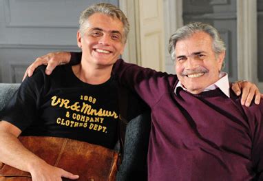 Tarcísio meira em irmãos coragem (década de 1970) nome completo tarcísio pereira de magalhães sobrinho nascimento 5 de outubro de 1935 (85 anos) são paulo, sp: Tarcísio Filho visita o pai nos estúdios de Insensato ...