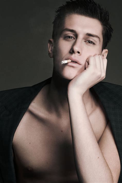 Apr 15, 2020 · when her brother decides to ditch for a couple weeks, viola heads over to his elite boarding school, disguised as him, and proceeds to fall for his school's star soccer player, and soon learns she's not the only one with romantic troubles. MORPHOSIS: Jean-Baptiste Maunier - "Je reviens
