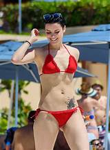 Initial, writing on her side. Jaimie Alexander : Celebs