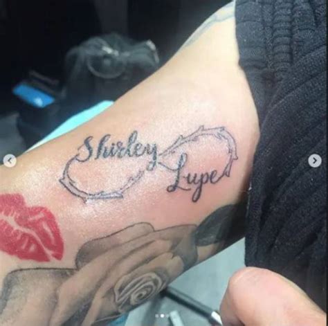 Fue en una dinámica en la plataforma tiktok en donde sus seguidores hicieron un dueto con el hermano de jenni rivera para cantar su más reciente sencillo el pelotero cuando lupillo habría dejado al descubierto su más reciente tatuaje. Lupillo Rivera termina con su novia, a pesar de haberse ...