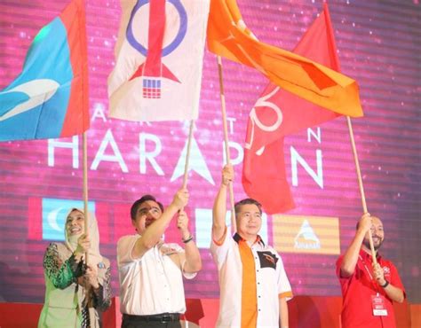 · pilihanray a penting kepada semua warg anegara dalam sistem pem erintahan demokrasi. Rakyat Malaysia: PERBUATAN AHLI POLITIK MEMAINKAN ISU ...