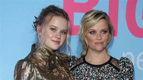 Reese witherspoon shares this throwback picture to celebrate her. Reese Witherspoon: Mein Sohn verwechselt mich und meine ...