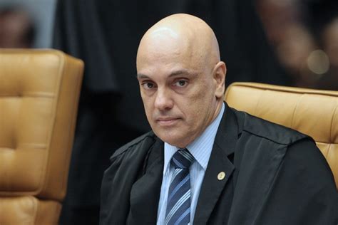 Uma canetada para tirar o ramagem da agência brasileira de inteligência. Após fala de Bolsonaro, Alexandre de Moraes diz que ...