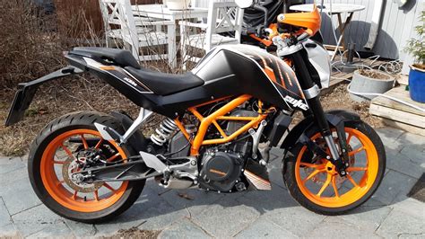 The ktm 390 duke was built with agility in mind and thanks to its lightweight construction, the capable engine and first class ergonomics offers a nimble handling and a comfortable ride. KTM 390 Duke 400 cm³ 2013 - Outokumpu - Moottoripyörä ...