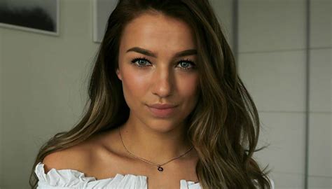 Op instagram heeft hij 880.000 volgers. Nina Warink is de bloedmooie vriendin van YouTuber Kalvijn ...