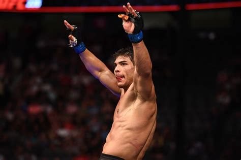 Israel adesanya menosprecia a jan blachowicz, kamaru usman subira de peso, jan advierte a adesanya. Paulo Costa wife: Is the UFC 253 star married? | UFC ...