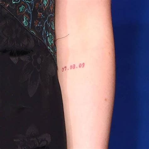 Turner, 20, also sported a lipstick print on her neck, but the ink is only temporary. Pin on Tattoo Ideas