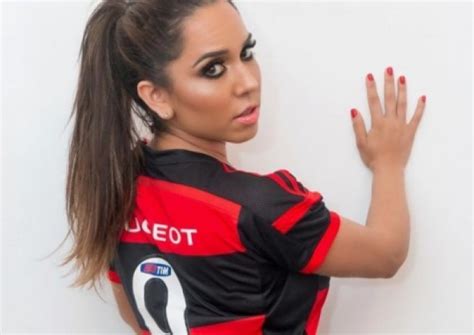 A bola, toda a informação desportiva. Na torcida pelo Flamengo, Mulher Melão posa com bumbum de ...