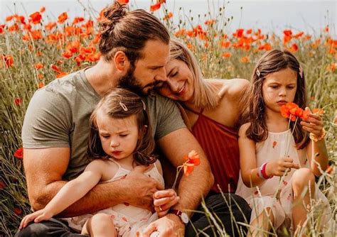 Aan het begin van mijn 3e zwangerschap werd ontdekt dat ik baarmoederhalskanker heb. Enceinte et mère de deux enfants, elle apprend une ...