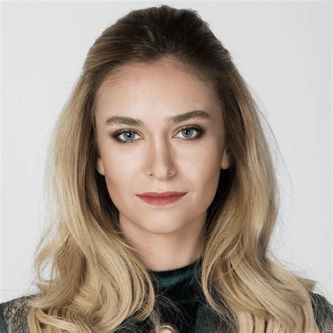 Rol aldığı bazı tiyatro oyunları Seren Deniz Yalçın Kimdir? - Buket - Show TV