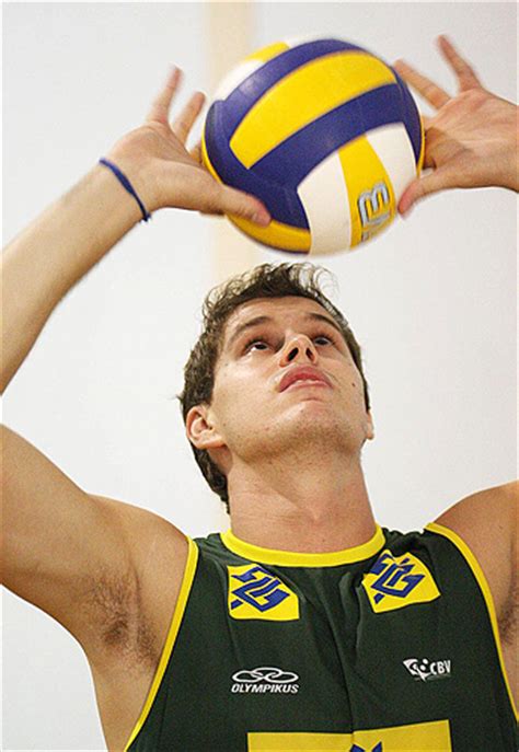 Bruno mossa de rezende (born 2 july 1986) is a brazilian volleyball player, a member of brazil men's national volleyball team and italian club funvic, 2016 olympic champion, double silver medalist of the olympic games (beijing 2008, london 2012), 2010 world champion, double gold medalist of the world grand champions cup (2009, 2013), south american champion (2007, 2009, 2011, 2013. Bruno Rezende com a camisa da seleção ~ Volei Fotos