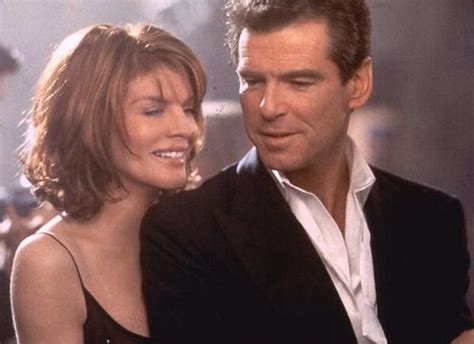 I have probably seen it 12 times, and just this past weekend on a long plane ride home on a friday night, i watched it again. Es secreto de Thomas Crown, Pierce Brosnan y Rene Russo ...
