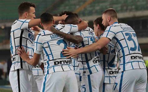 Haftasında inter deplasmanda crotone ile karşı karşıya geldi. Inter-Crotone, Serie A: streaming, probabili formazioni ...