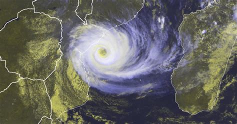 Cyclone idai and floods hit mozambique, malawi and zimbabwe. Ciclone Idai: il Mozambico si prepara allo "scenario ...