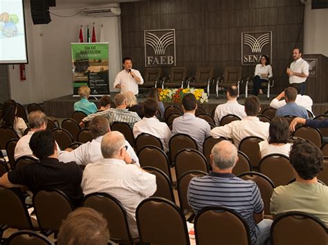 Dia do agricultor familiar, dia do produtor que representa também o agronegocião. Dia do Agricultor Cooperfarms discutiu sucessão familiar ...