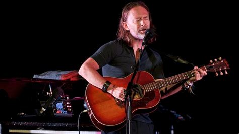 Guarda gratuitamente il video di true love waits dall'album a moon shaped pool di radiohead, e trova la copertina, il testo e gli artisti simili. Watch Radiohead's Rare Acoustic Performance of "True Love ...