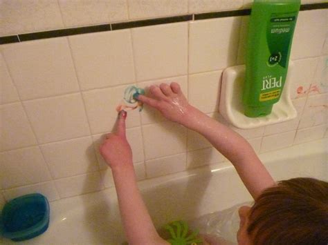 Please make sure you agree to our terms and conditions. Outside the box!: Bath time fun