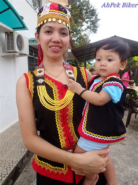 This makes sarawak demography very distinct and unique compared to its peninsular counterpart. AhPek Biker - Old Dog Rides Again: Cycling Sarawak Gawai ...