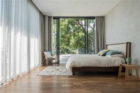 Tempat tidur yang minimalis tidak selalu berwarna putih dengan kayu berwarna coklat. Kamar Tidur Nyaman dan Estetis dengan 5 Desain Tempat ...