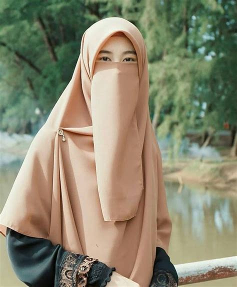 Maybe you would like to learn more about one of these? Gambar Wanita Muslimah Bercadar Cantik Dan Anggun | Wanita, Gambar, Model baju wanita