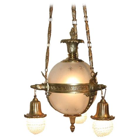 Wybierz z szerokiej gamy podobnych scen. French Empire Style Gilt Bronze and Glass Spherical ...