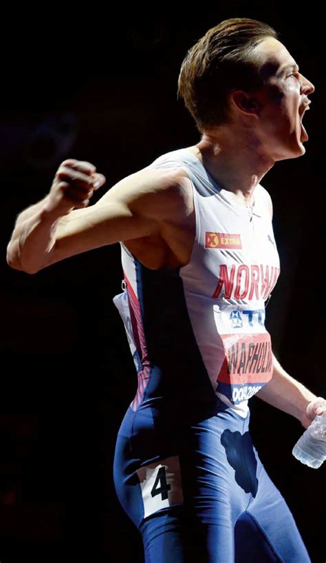 Warholm, 46.70 saniyelik süresiyle erkekler 400 metre engellide abd'li kevin young'ın 29 yıllık dünya rekorunu ele geçirdi. Warholm Does It Again