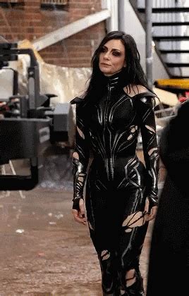 Ragnarok really shook things up in the mcu's version of thor, but how did it change hela from the marvel comics? Cate Blanchett Hela GIF - CateBlanchett Hela Thor ...