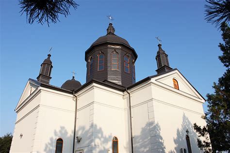 Biserica sfinții împărați constantin și elena a fost biserica satului visterniceni (actualmente în sectorul rîșcani, chișinău) construită în cimitirul localității. Biserica Sfintii Constantin si Elena - Galati