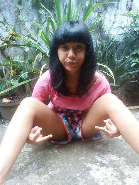 Nama saya anton (bukan nama sebenarnya) dan bekerja di sebuah perusahaan nasional di jakarta. Foto Nakal Gadis Abg Ngangkang Pamer CD:Tante Cindy Imut