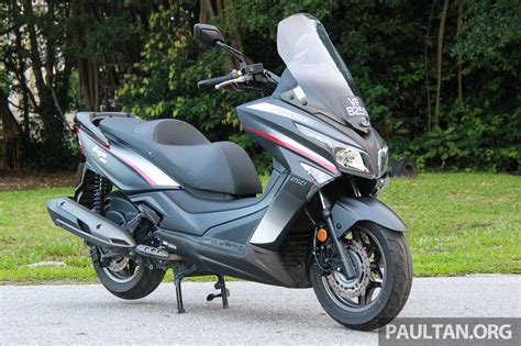 The scooter have large 12.5 liters fuel capacity under the seat. REVIEW: 2017 Modenas Elegan 250 - scooting around Modenas ...