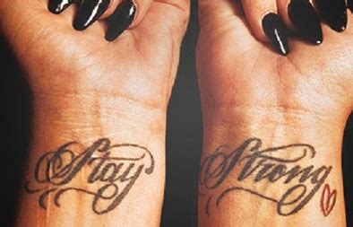 Demi got her stay strong tattoo after spending nearly three months in rehab seeking treatment for bulimia and cutting, issues that the singer had struggled with for years prior. Uma pequena dose de tudo: Tatuagens da Demi e seus ...