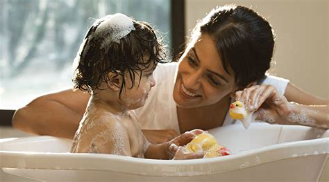 How to bathe a baby? Himalaya Babycare Bathing Baby - himalayababycare.com