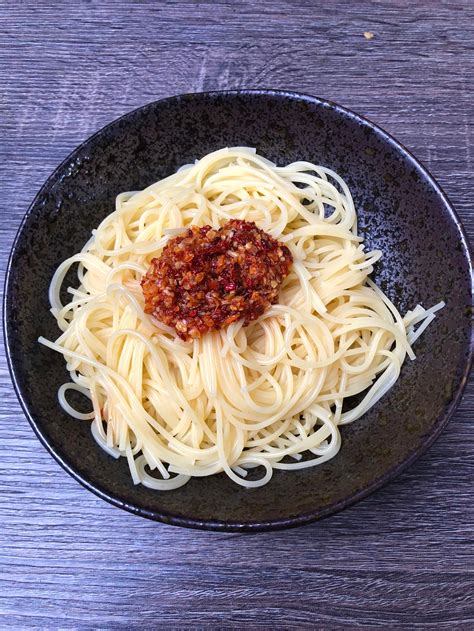 Trader joe's chili onion crunch recipes. This Chili Onion Crunch Spread Is The Best New Thing At ...