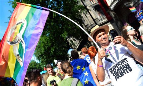Ungarn verbietet „werbung für homosexualität. Ungarn verbietet Adoption durch Homosexuelle | eurotopics.net