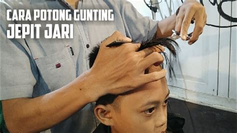 Gunting rambut perniagaan gunting rambut perniagaan menggunting rambut merupakan sebuah perniagaan yang mempunyai peluang yang cerah. CARA POTONG GUNTING JEPIT PAKE JARI - rambut atas - YouTube
