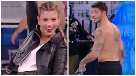 Emma marrone, conosciuta anche come emma, pseudonimo di emmanuela marrone (firenze, 25 maggio 1984), è una cantante e attrice italiana. Amici 15, Emma Marrone e Stefano De Martino ballano ...