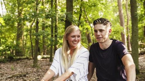 Ze is 24 jaar en houdt ervan om in haar sarah trouwde in juni 2019 in haar geboortestad met haar grote liefde, wout van aert. Telefacts Zomer volgde Wout van Aert tijdens de ...