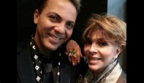 Luis miguel que sigue poniendo distancia en sus relaciones personales y lucha por situarse en ambas épocas en la gloria a través de éxitos musicales. Verónica Castro mostró un accidente de Cristian Castro bebé