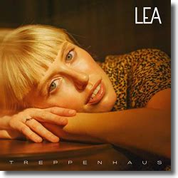 Lt → немецкий → lea → treppenhaus. LEA küsst im Treppenhaus