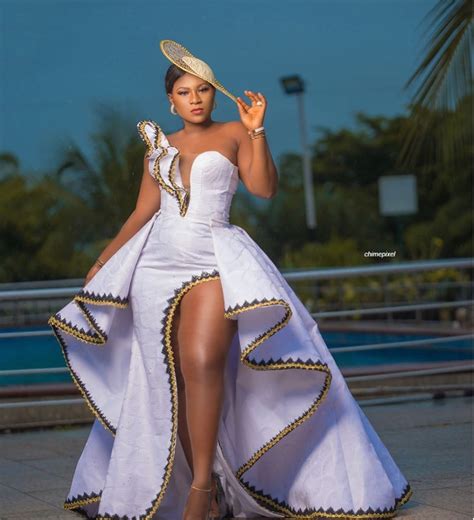 She graduated from university in anambra in 2012. Nollywood Actress, Destiny Etiko In Sultry Photos As She ...