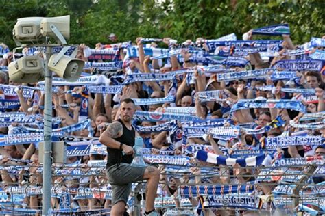 Over the time it has been ranked as high as 1 013 699 in the world, while most of its traffic comes from germany, where it reached as high as 44 479 position. Hansa Rostock unterliegt Holstein Kiel mit 0:2 | Rostock-Heute