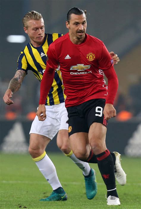 Born 26 march 1989) is a danish professional footballer who plays as a centre back for italian club milan and captains the denmark national team. Transfer News: Fenerbahce end Chelsea hopes of Simon Kjaer ...