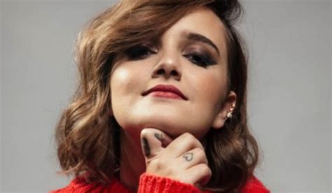 Maria carolina martinez deslandes (born august 27, 1991), known as carolina deslandes, is a portuguese singer and songwriter. Carolina Deslandes confessa: «Tinha 30€ na conta e o ...