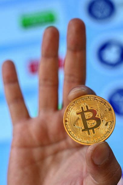 Kejatuhan nilai mata wang yuan itu mencetuskan kebimbangan dunia hingga menyaksikan pasaran saham dan harga minyak global jatuh. Bitcoin melonjak lagi, cecah AS$53,761 - Utusan Digital