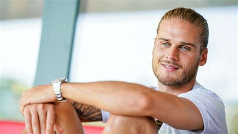 Rurik gislason is a professional footballer who plays on the wing. Rurik Gislason beendet Karriere als Fußballer - Wird er ...