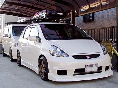 You could say they were the same or almost same cars until 2017. Modified Honda Fit GDs Here in Japan (Many Pictures inside ...
