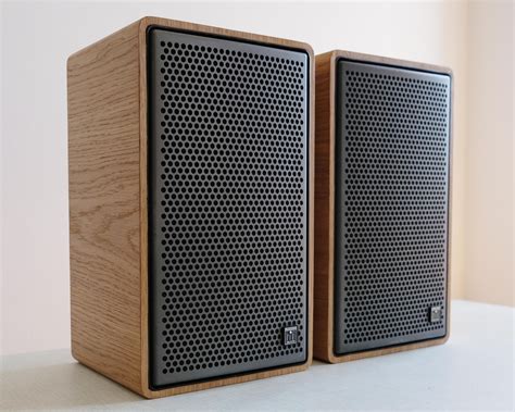 Facebook gives people the power. GRUNDIG BOX 450 by Marcin Zaborski great monitors | Caixas ...