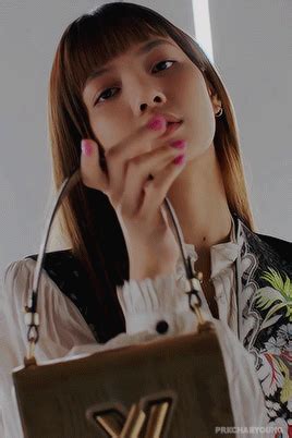 With tenor, maker of gif keyboard, add popular lisa blackpink animated gifs to your conversations. (Gif) Lisa | Pretty people, Blackpink lisa, Lisa bp